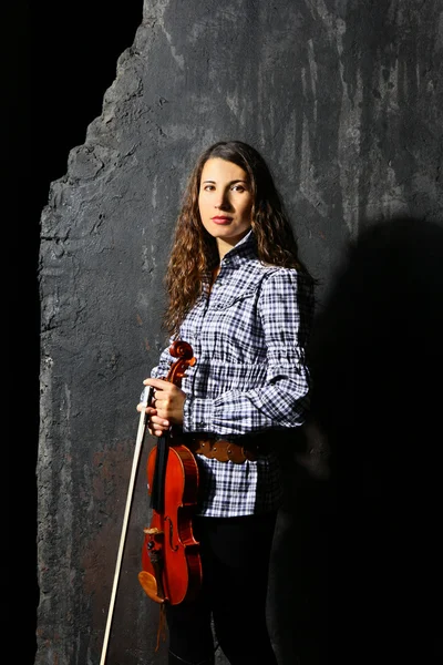 Hermoso músico de violín —  Fotos de Stock