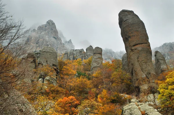 Niebla otoño montañas — Foto de Stock