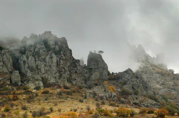 Mist herfst bergen — Stockfoto