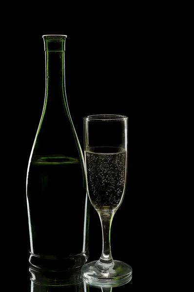 Bottiglia di vino e bicchiere — Foto Stock