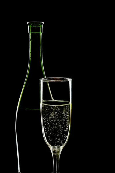 Weinflasche und Glas — Stockfoto