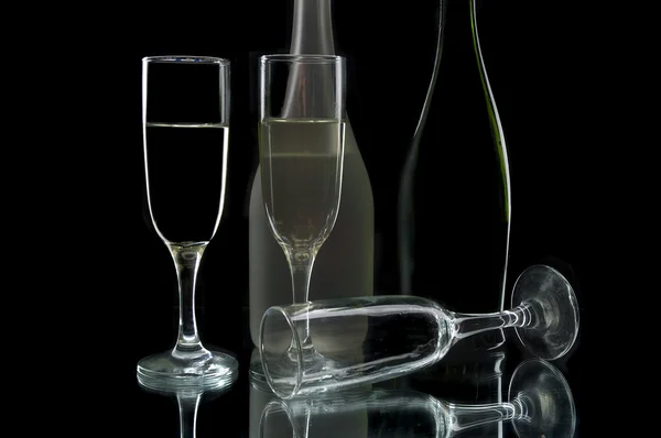Bottiglie di vino e bicchieri — Foto Stock