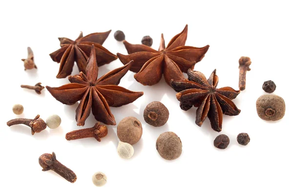 Peppercorn, cloves and anise — Stock Photo, Image