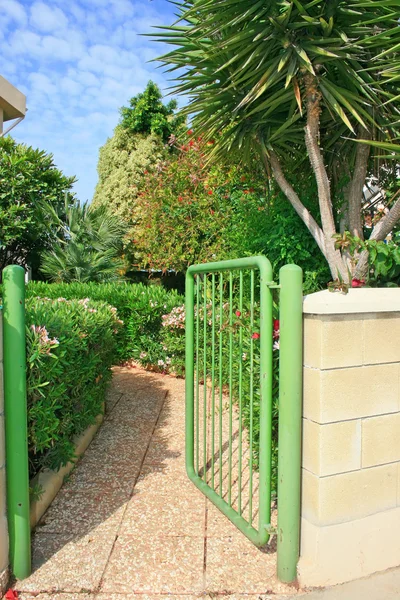 Green gate — Stock Photo, Image