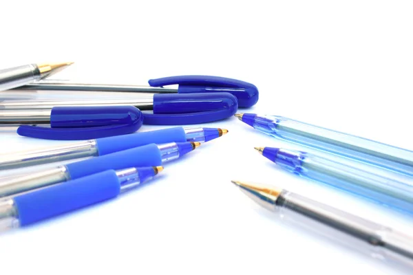 Ручки на белом — стоковое фото