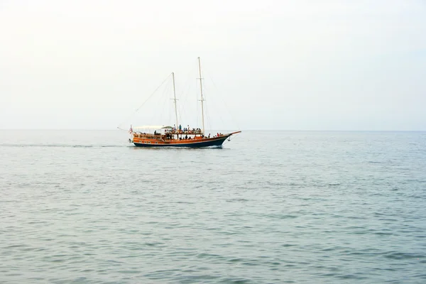 Denizde gemi — Stok fotoğraf