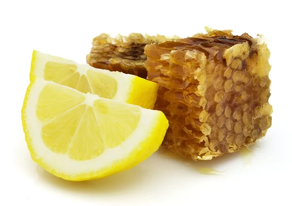 Slices of lemon with honeycombs — Stock Photo, Image