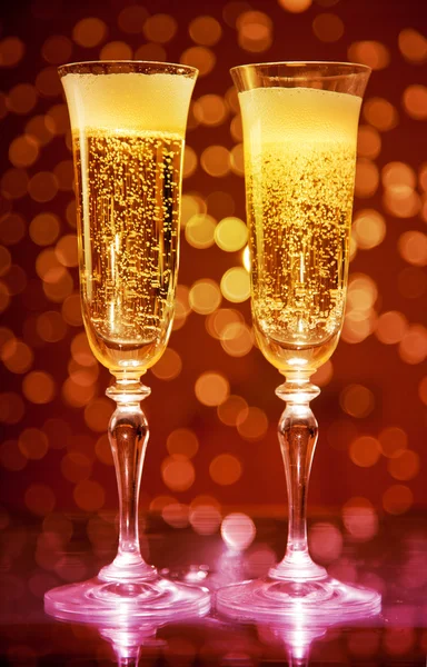 İki şampanya bardağı. — Stok fotoğraf