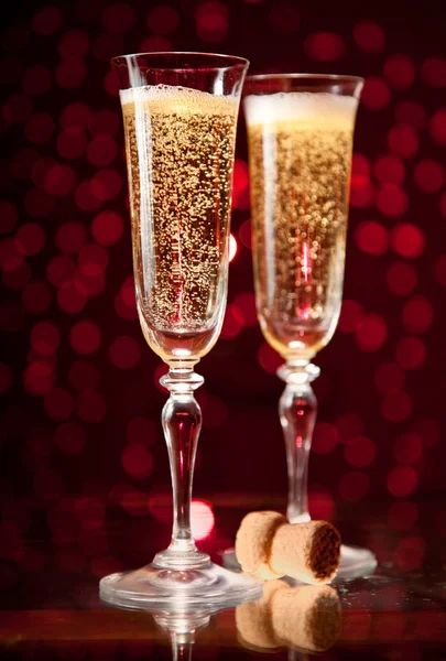 Två champagne kristallglas — Stockfoto