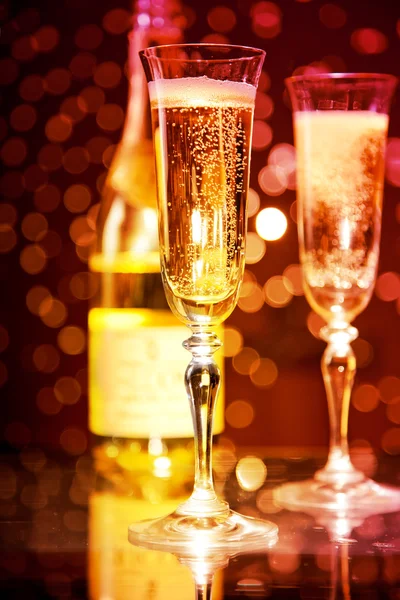 Kieliszki i butelki szampana — Zdjęcie stockowe