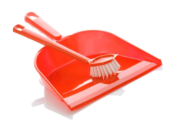 Pó de plástico vermelho isolado e escova — Fotografia de Stock