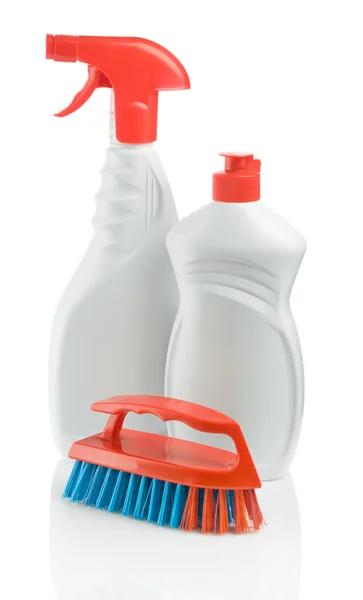 Detergenty i szczotki na białym tle — Zdjęcie stockowe
