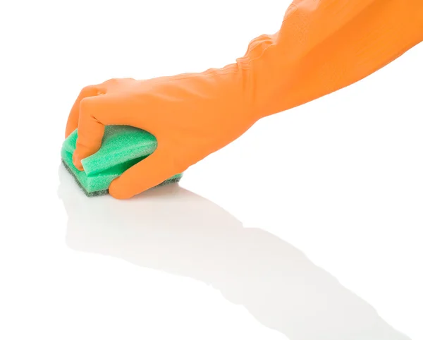 Ruku v oranžové rukavice s houbou — Stock fotografie