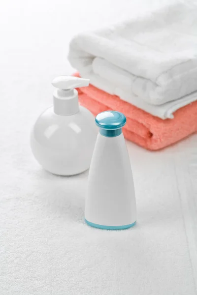 Bottles with two towels — Stock Photo, Image