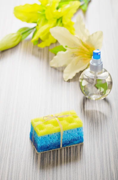 Bath sponge soap flowers and bottle — Stock Photo, Image