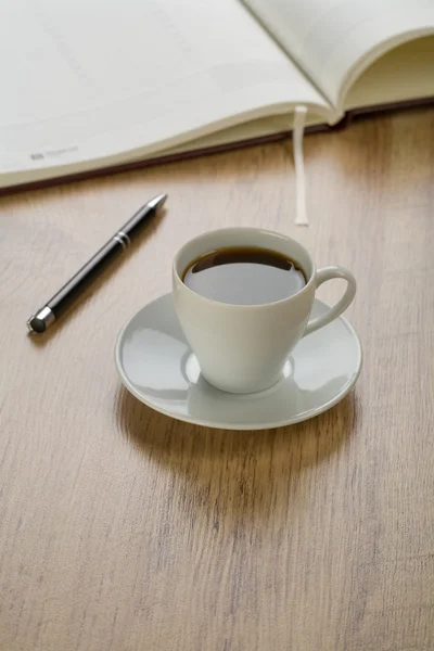 コーヒーと筆記用具 — ストック写真