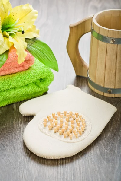 Asciugamani fiore guanto e tazza — Foto Stock