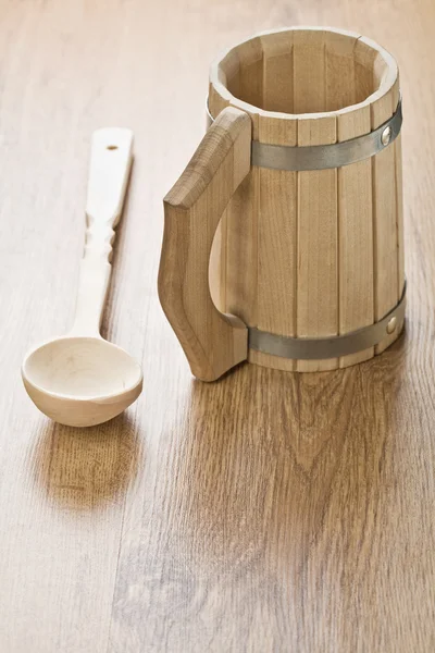 Cucchiaio e tazza di legno — Foto Stock