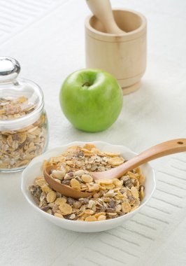 beyaz zemin üzerinde sağlıklı gıda