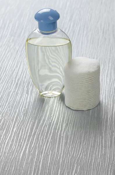 Almohadillas de botella y algodón — Foto de Stock