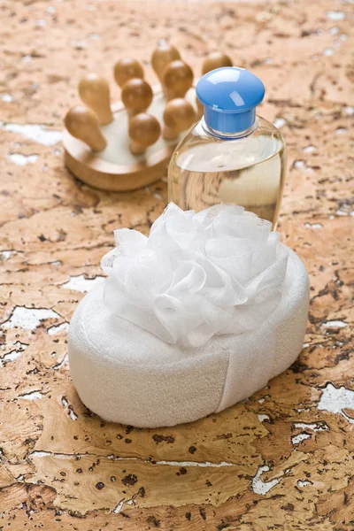 Masajeador de botellas y esponja de baño — Foto de Stock