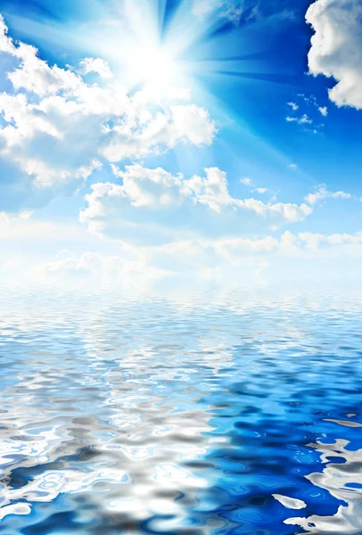 Beautyful blue heaven with sun and sea — Stock Photo, Image