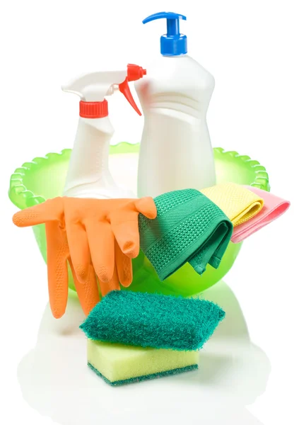 Lavabo vert avec articles de nettoyage — Photo