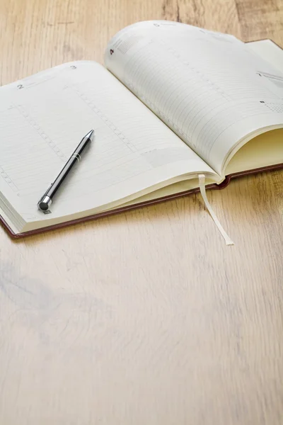 Stift auf Tagebuch — Stockfoto
