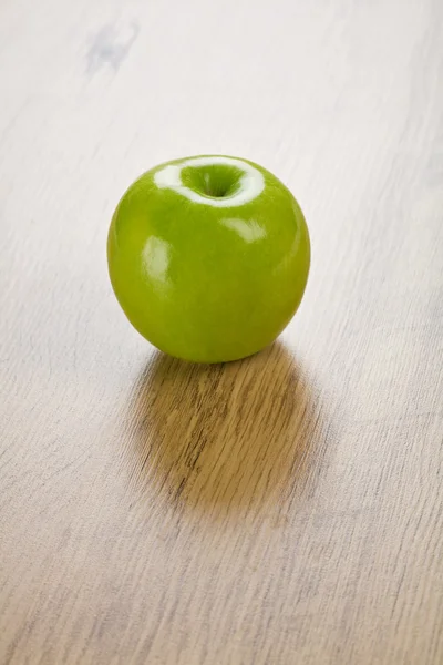 Une pomme verte — Photo