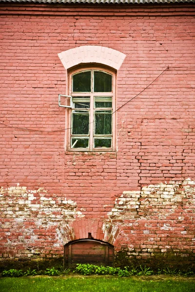 Stará zeď s oknem — Stock fotografie