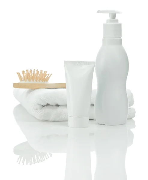 Tubo bottiglia asciugamano e spazzola per capelli — Foto Stock