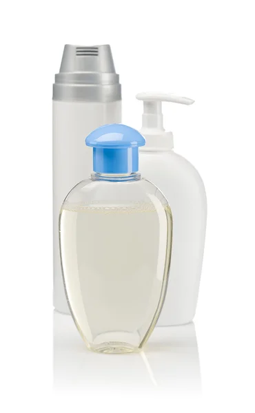 Spray butelkach i przezroczysta butelka na białym tle — Zdjęcie stockowe