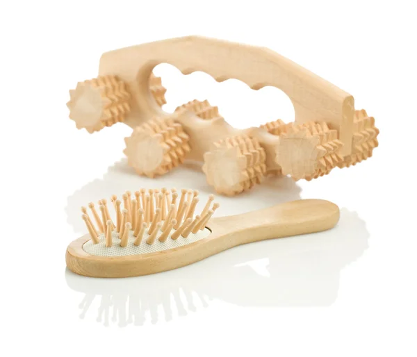 Escova de cabelo de madeira e massageador — Fotografia de Stock