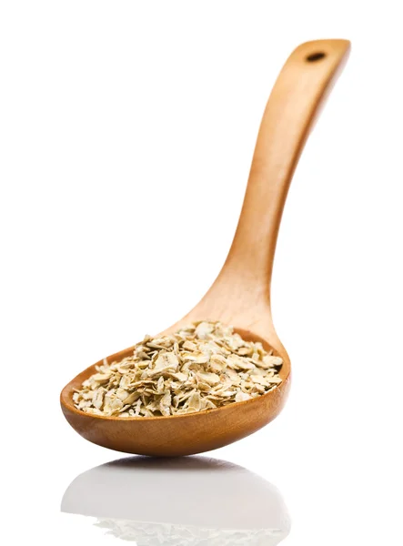 Cucchiaio di legno con cereali — Foto Stock