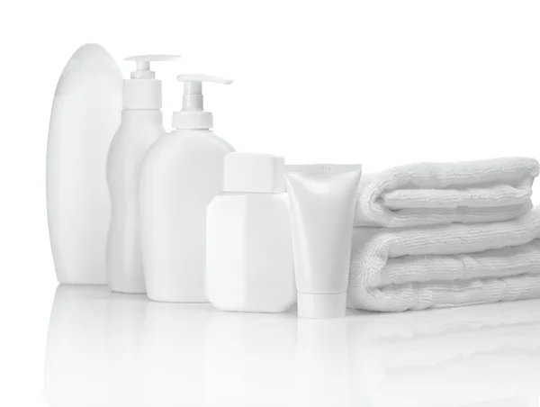 Ręczniki z rury i butelki — Zdjęcie stockowe