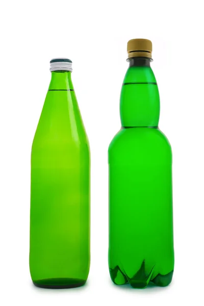 Două sticle verzi izolate — Fotografie, imagine de stoc