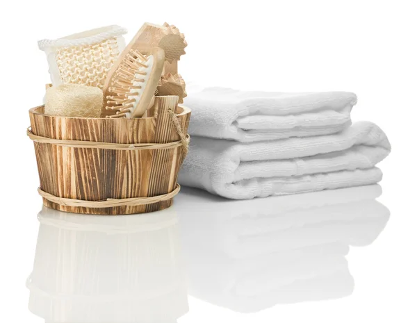 Balde de madeira e toalhas — Fotografia de Stock