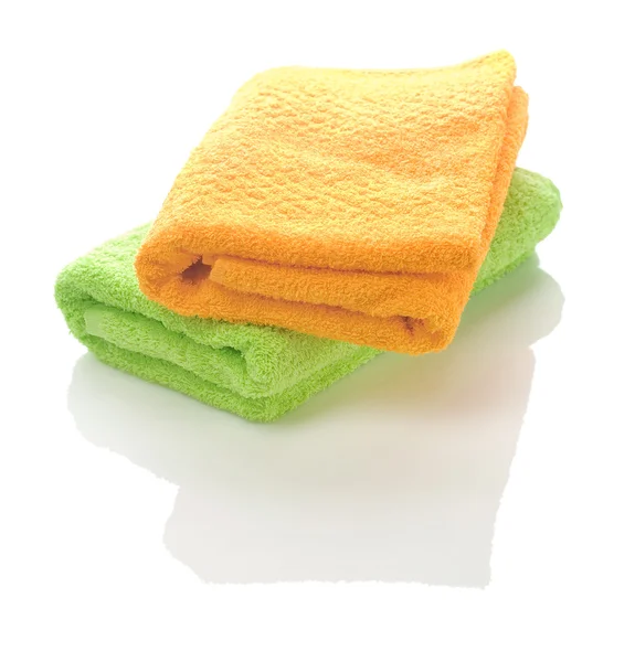 Zwei Handtücher isoliert — Stockfoto