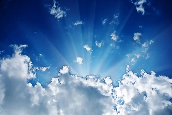 Сонячний промінь у хмарі — стокове фото