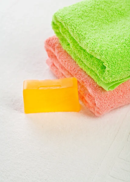 Seife mit Handtüchern — Stockfoto