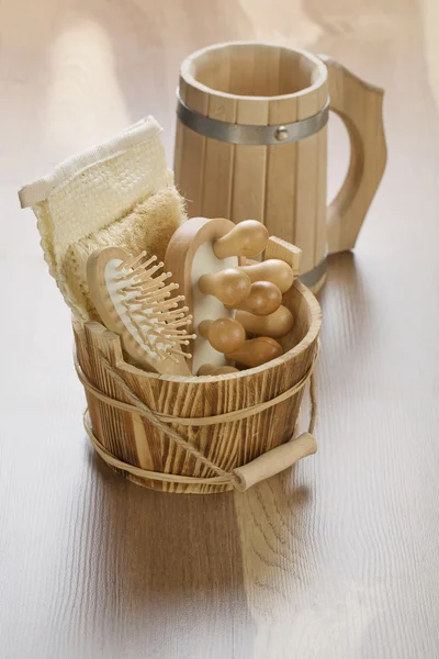 Secchio in legno con tazza — Foto Stock
