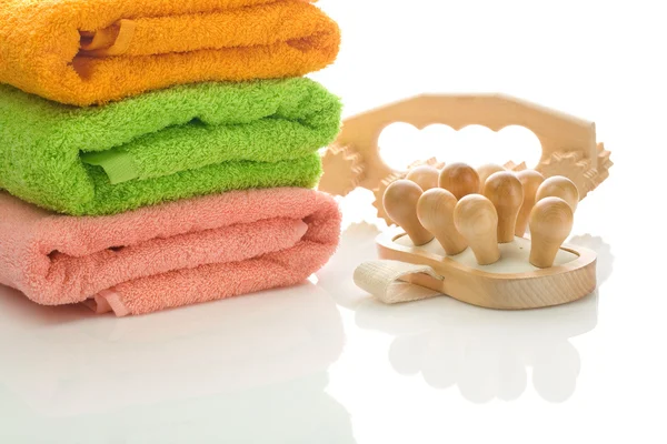 Drie handdoeken met massagetoestellen — Stockfoto