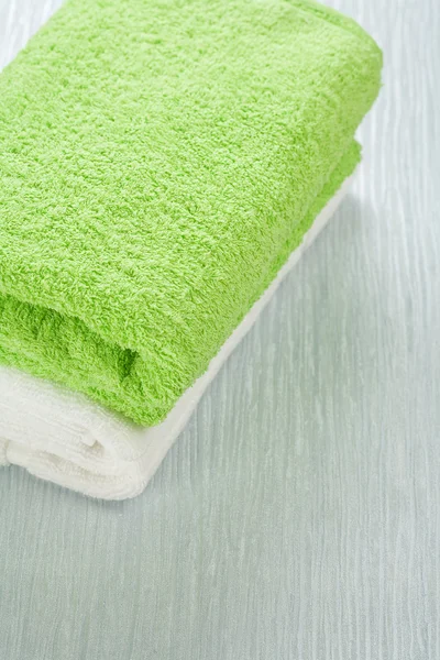 Asciugamani bianchi e verdi — Foto Stock