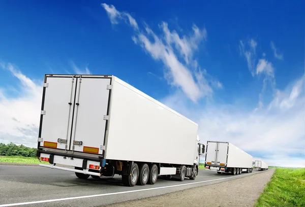 Caravan White Trucks Country Highway Blue Sky — Stock Photo, Image
