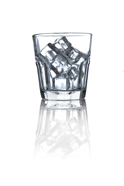 氷のキューブとガラス — ストック写真
