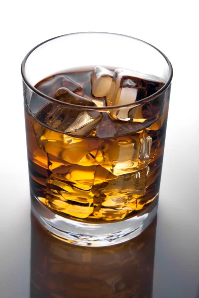 Glass of scotch whiskey and ice — Stock Photo, Image