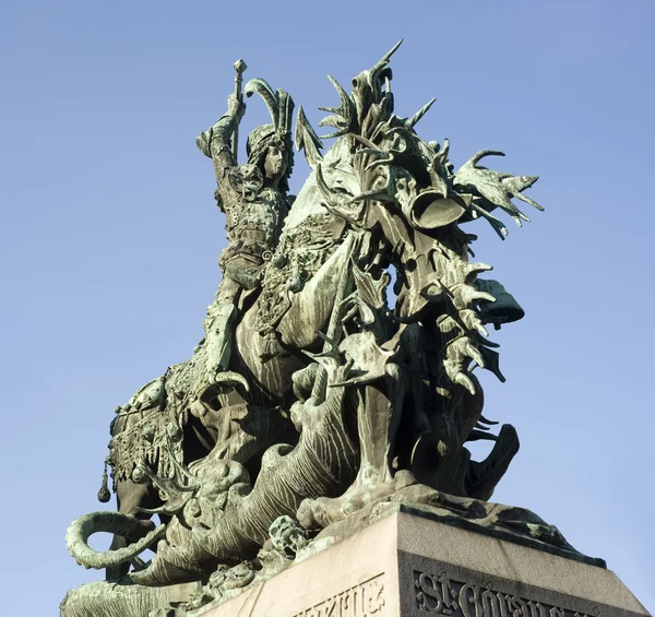 세인트 조지와 용의 동상 — 스톡 사진