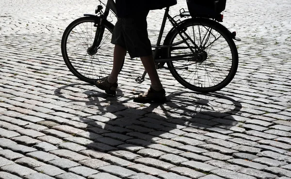 Man walking his bicycle — Stock Photo, Image