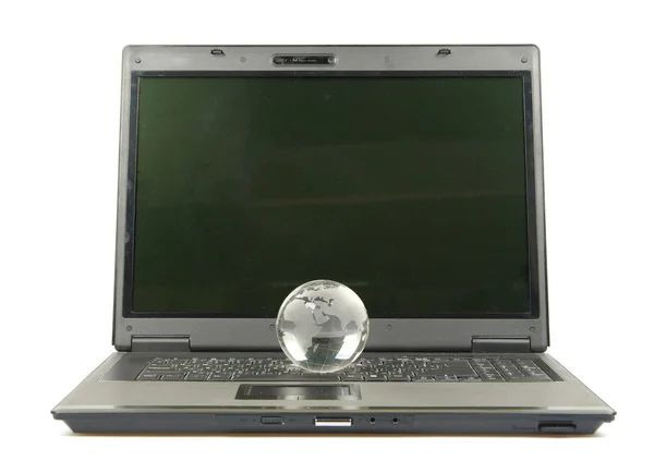 Globus auf Laptop — Stockfoto