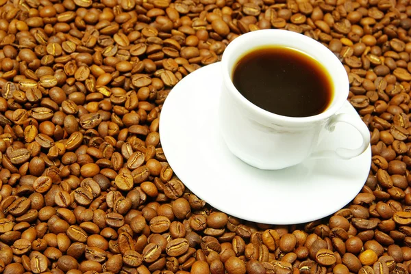 Witte beker met koffie — Stockfoto